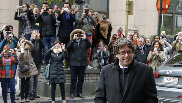 Puigdemont übergab sich freiwillig in die Hände der Polizei