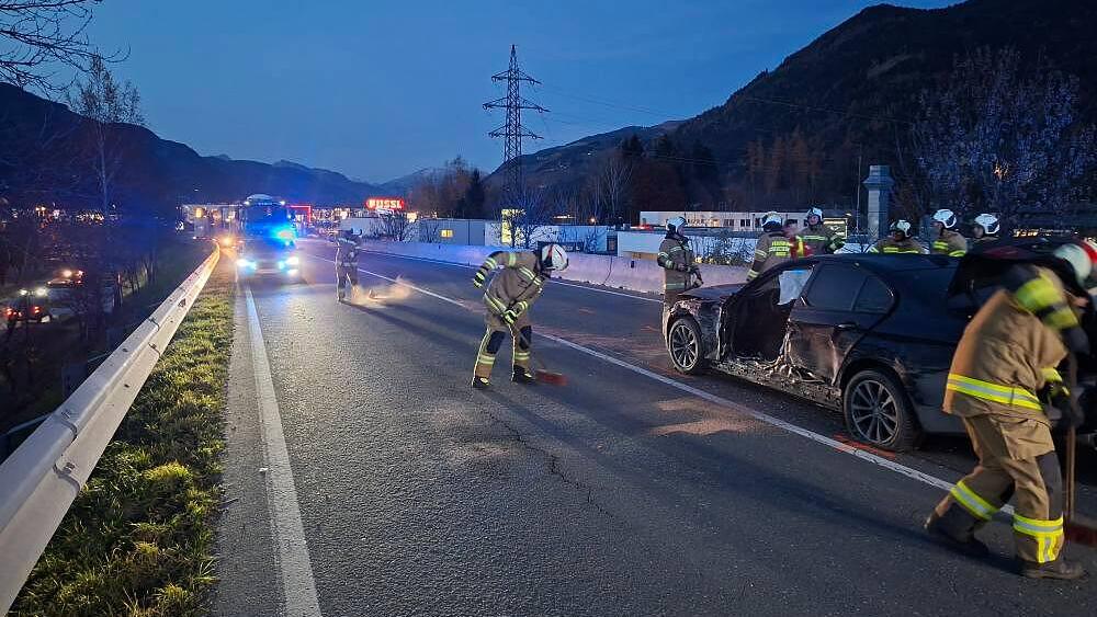 Sechs Fahrzeuge in Crash in Bruck verwickelt