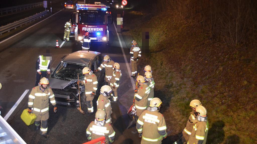 St. Veit: Unfall auf B311 fordert Verletzten