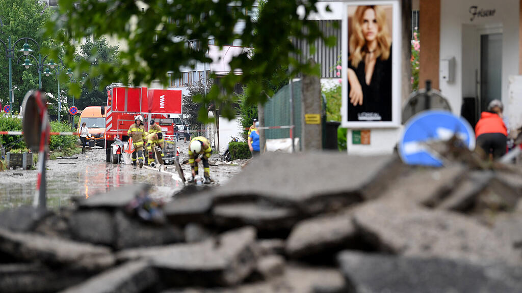 Aufr\u00e4umarbeiten in Hallein