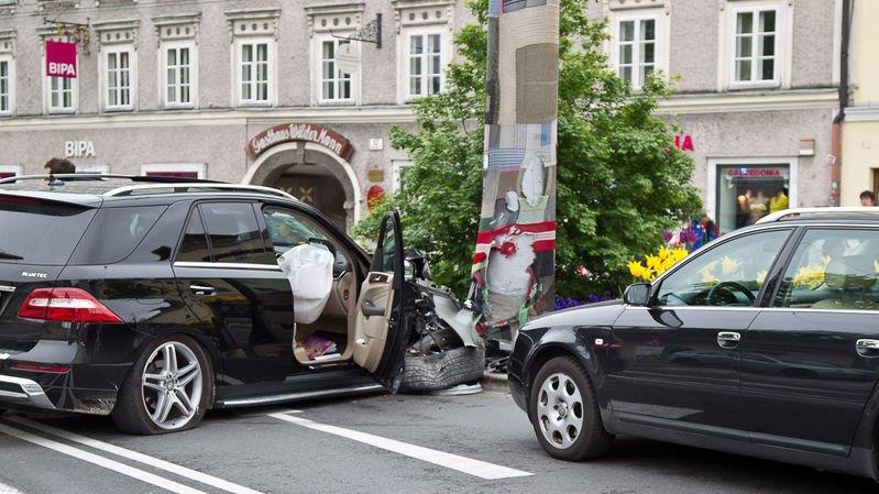 Auto crasht am Hanuschplatz