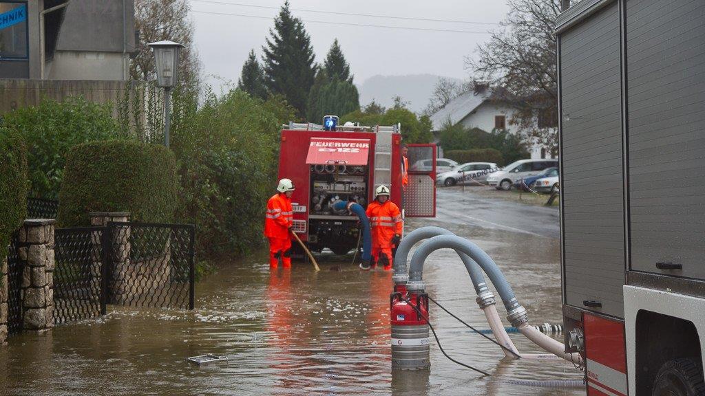 Wintereinbruch - Überflutungen in Bergheim