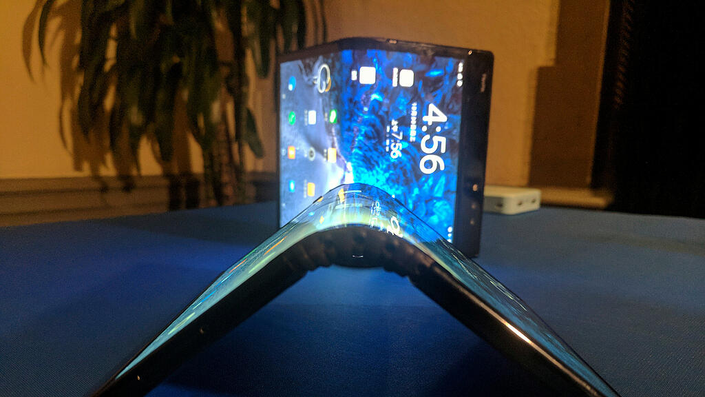 Der Display des neuen Handys ist faltbar.