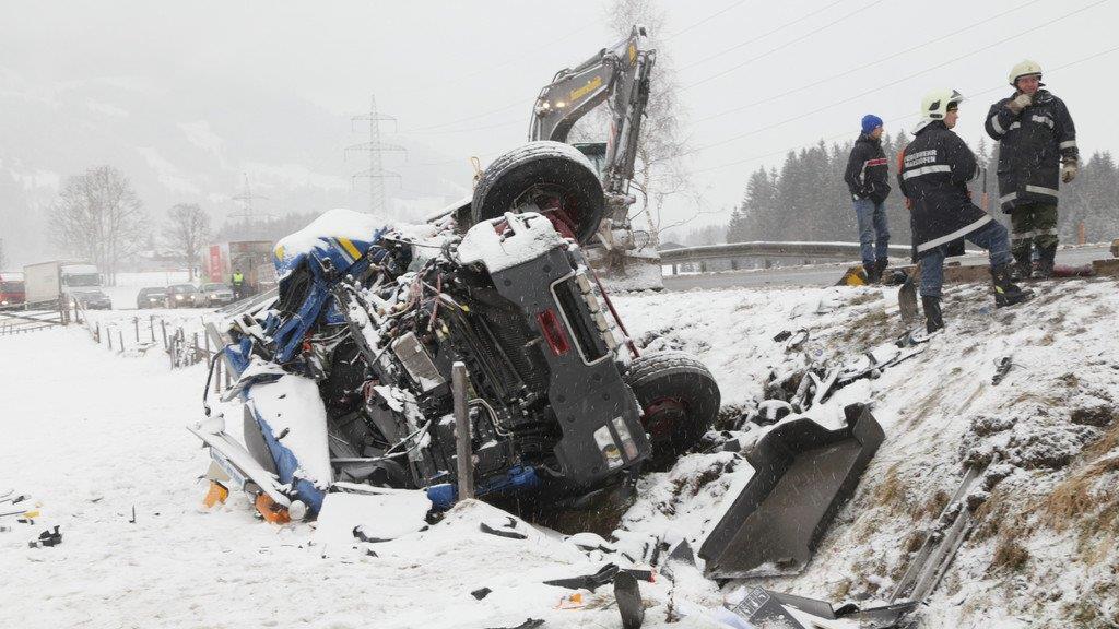 Schwerer Unfall auf B311