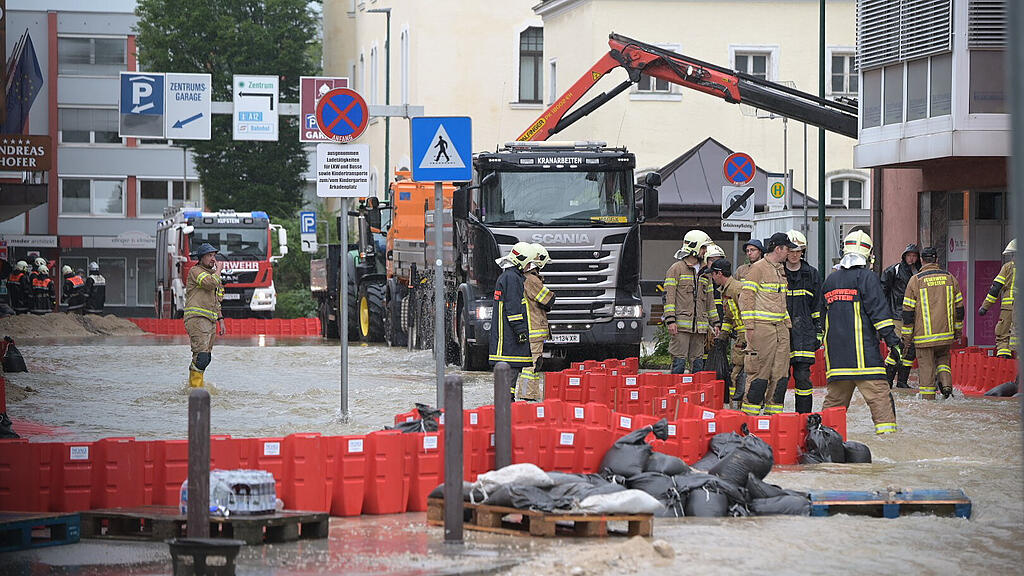 Aufräumarbeiten nach Überschwemmungen in Kufstein