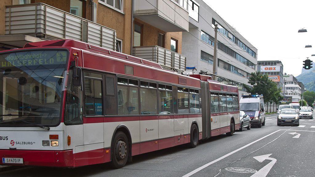 Sterneckstraße: Unfall zwischen Obus und Pkw