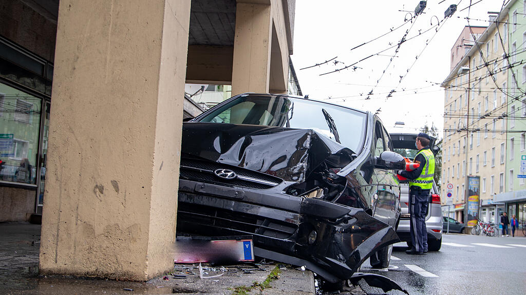 Pkw-Crash in Salzburg-Lehen