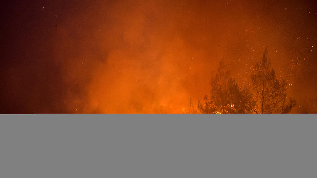Feuer auf griechischer Insel