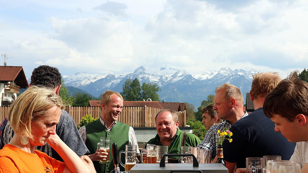 Bierfichte Aufstellen in Bad Vigaun