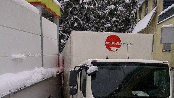 Lkw bleibt stecken