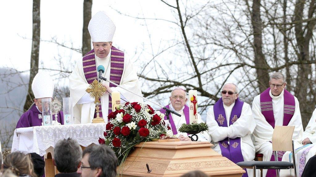 Begräbnis von Franziska Jägerstätter