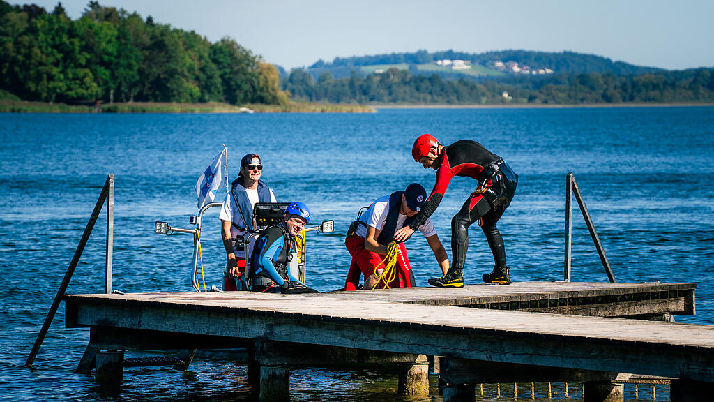 Übungstag der Wasserrettung und Flugpolizei am Obertrumer See