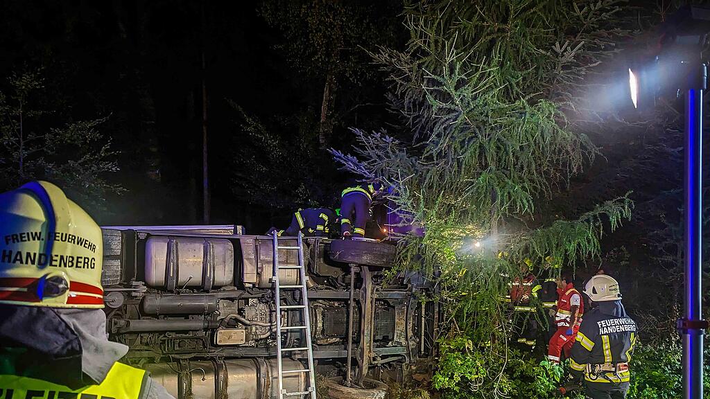VU Handenberg, umgekippter Sattelschlepper