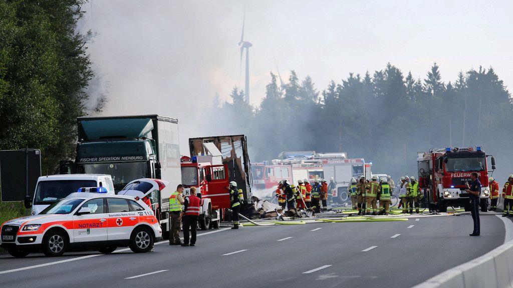 Folgenreicher Reisebus-Unfall in Bayern