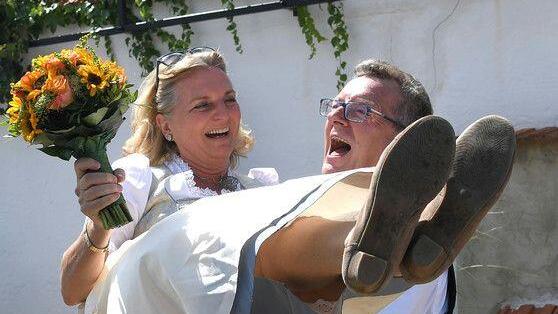 So heiratet Karin Kneissl