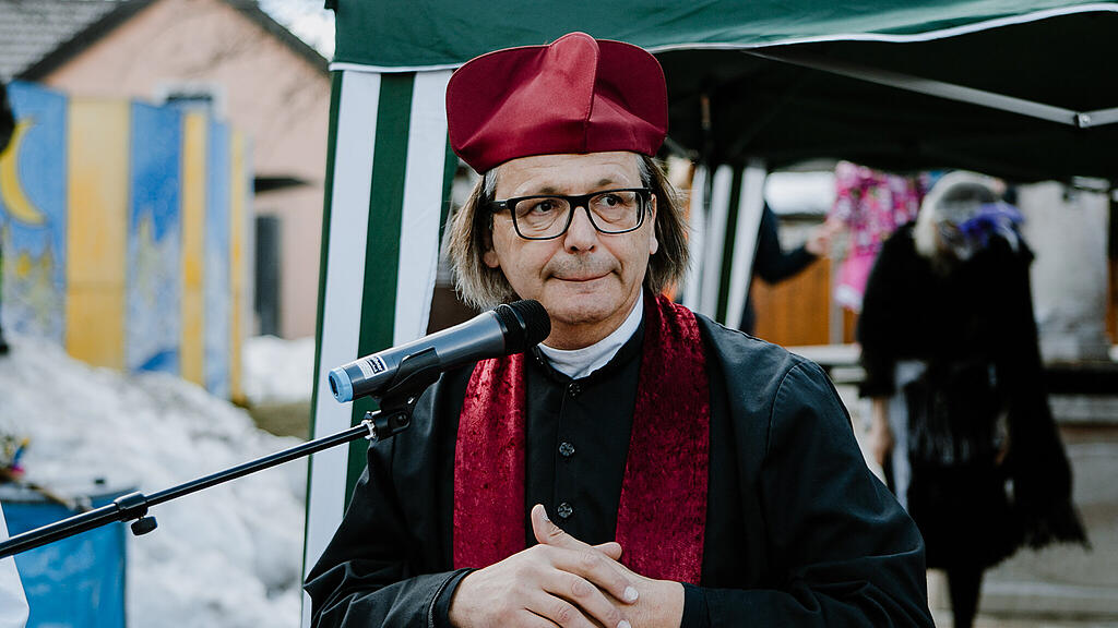 Verkehrte Hochzeit, Kirche