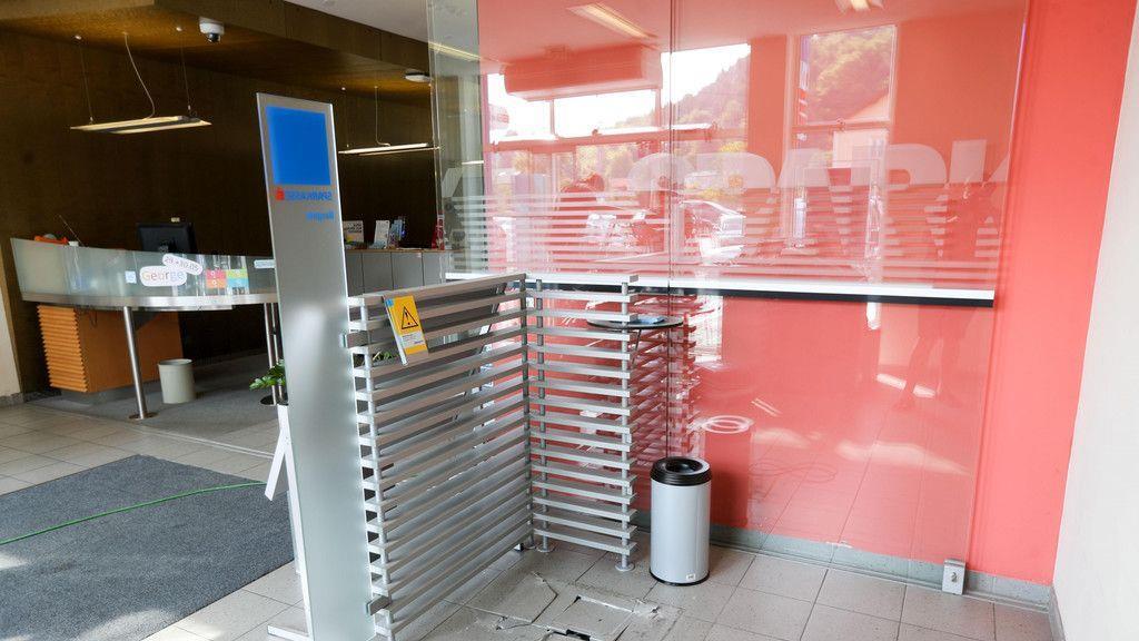 Bankomat in Munderfing herausgerissen