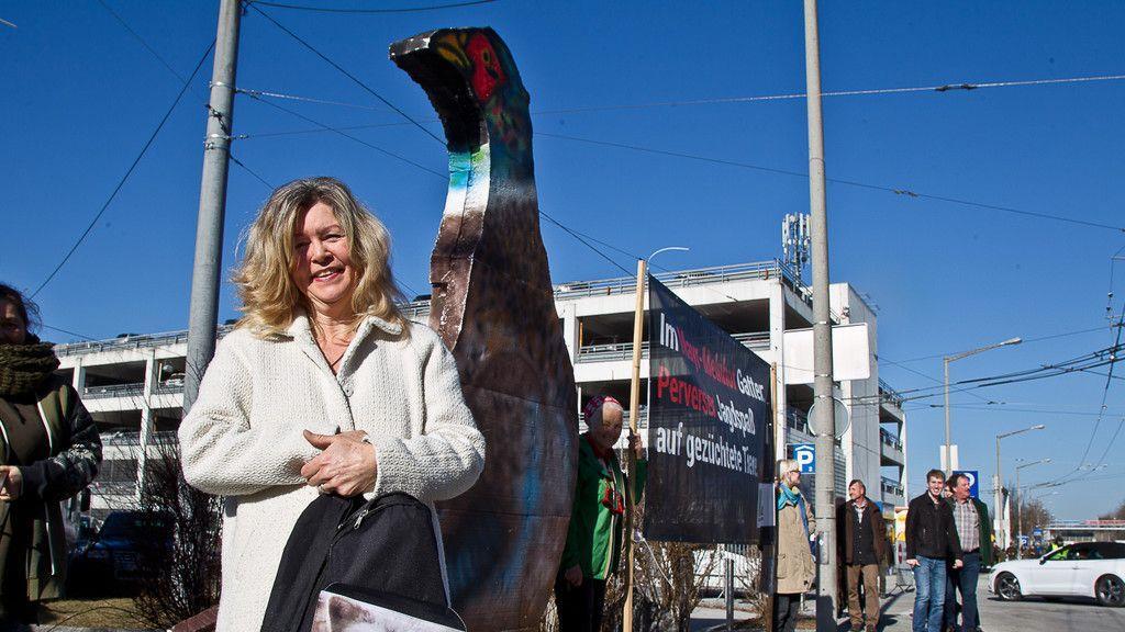 VGT-Protestaktion gegen "Hohe Jagd und Fischerei"