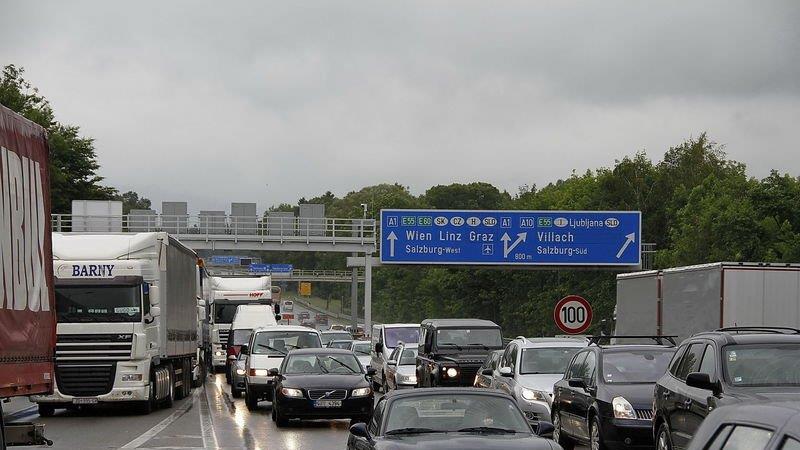 Sperre der A8: Stau