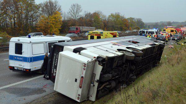 Bus war von der Fahrbahn abgekommen