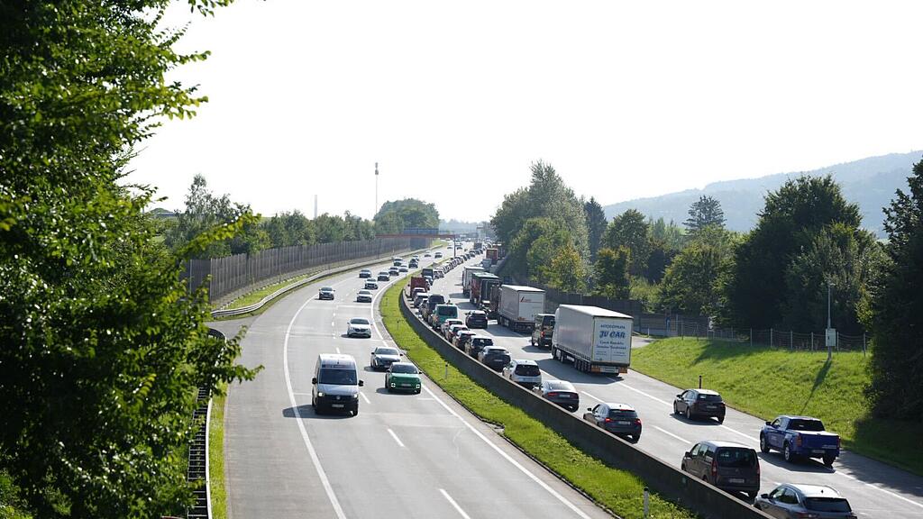 A1. Stau, Hallwang