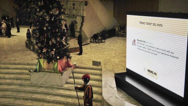 Der Papst beim Twittern