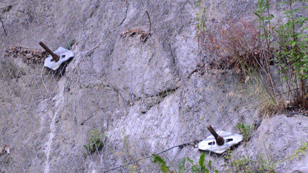 Felsen stürzen auf Bordell