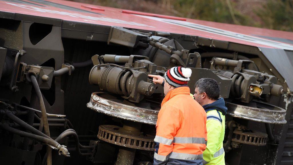 Aufräumarbeiten nach Zugunfall bei Klosterneuburg