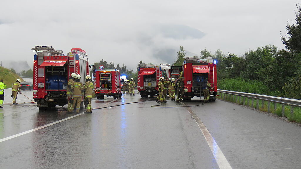 Fahrzeugbrand auf A10 bei Pfarrwerfen