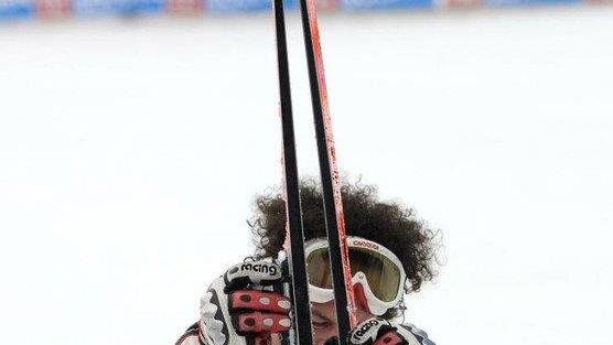 Schönfelder verabschiedet sich in Sölden im 70er-Outfit