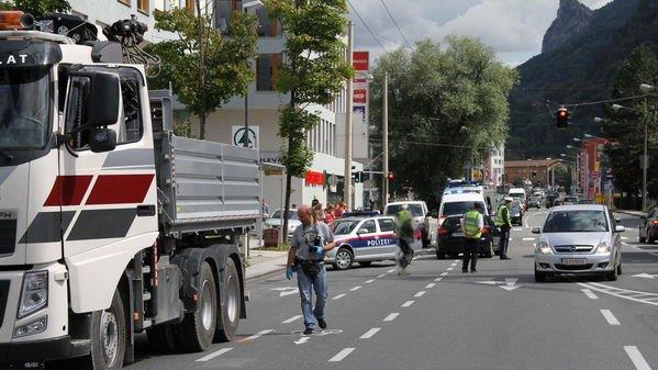 Radfahrerin von Lkw erfasst
