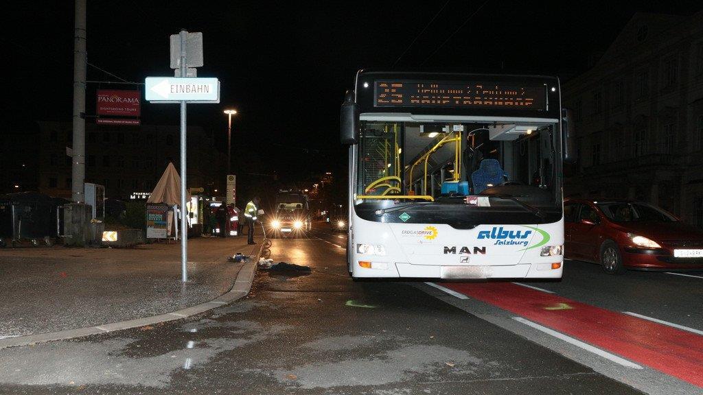 Frau von Bus überrollt, II