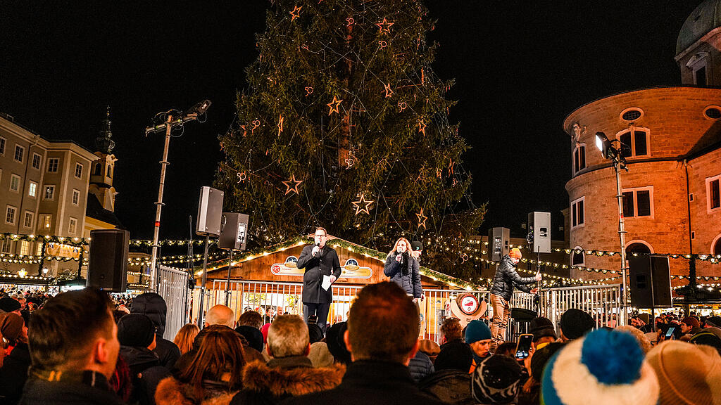 Impressionen der Christkindlmarkt Er\u00f6ffnung