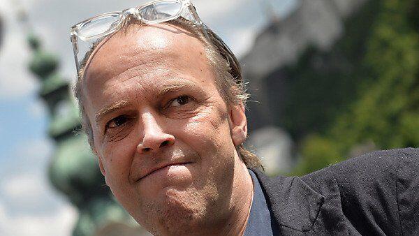 Bechtolf lege "Wert auf die Feststellung, dass ich in den Spielzeiten 2014/15 und 2015/16 mit großer Freude meiner Tätigkeit bei den Salzburger Festspielen nachgehen werde.