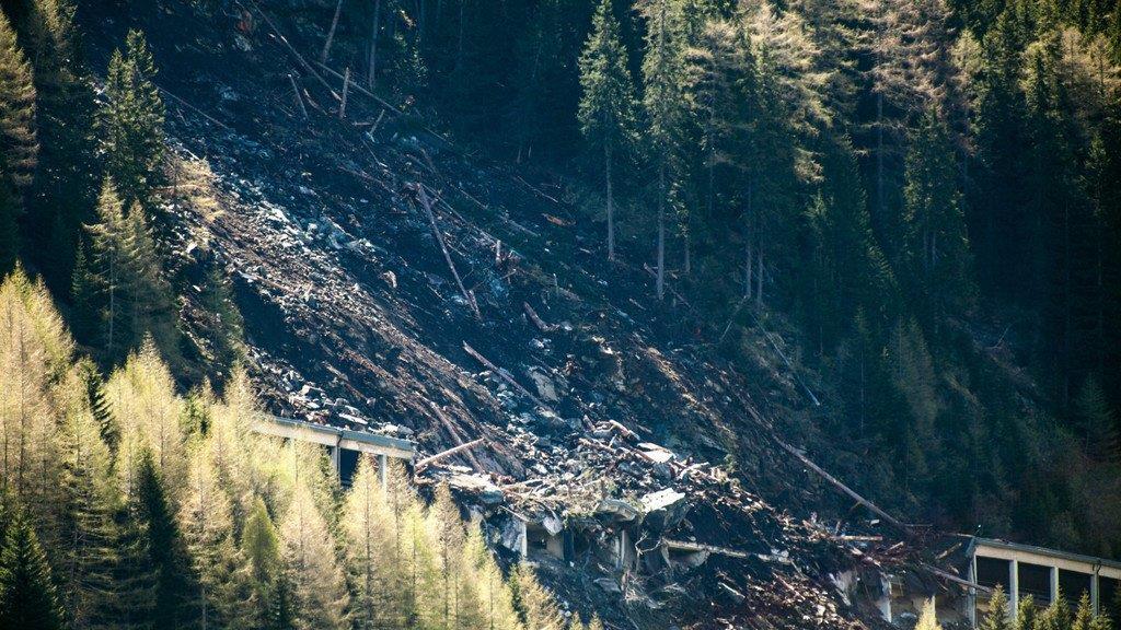 Massiver Felssturz auf Felbertauernstraße vor Matrei in Osttirol