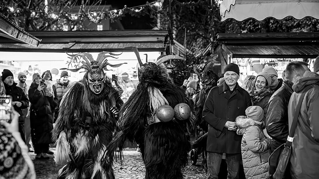Alt Gnigler Krampusse beim Weihnachtsmarkt am Mirabellplatz