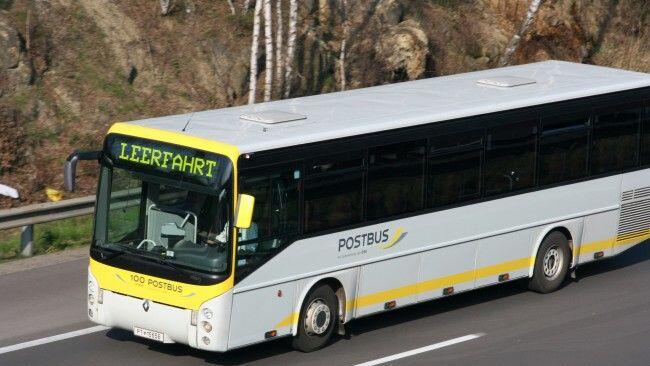 Die Regional- und Postbusse werden in Zukunft keine Vollbeklebung mehr haben (Symbolbild).