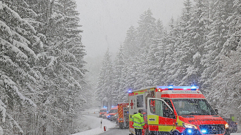 Unfall mit drei Autos auf B21 bei Schneizlreuth