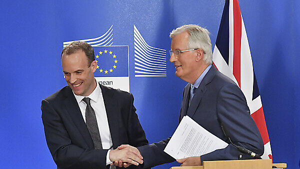 Raab (li.) und Barnier traten gemeinsam in Brüssel vor die Presse