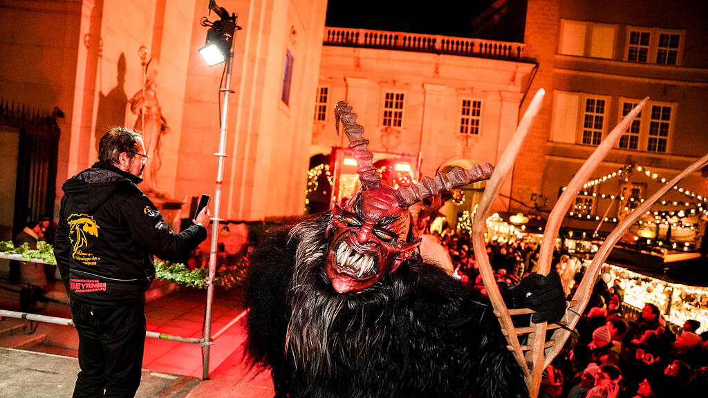 Der Krampuslauf am Christkindlmarkt