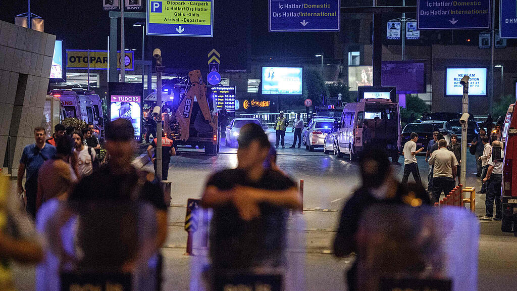 Polizisten versuchten noch einen Attentäter mit Schüssen zu stoppen.