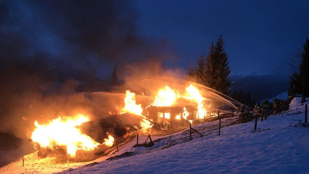 Ederalm in Saalbach-Hinterglemm in Vollbrand, III