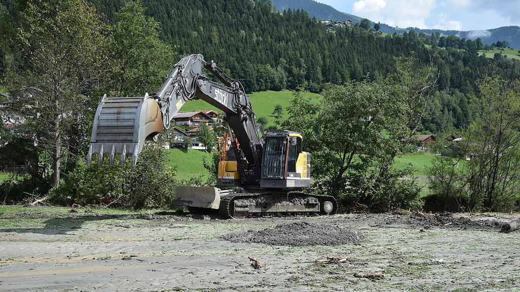 Unwetter_Mittersill_Aufr\u00e4umarbeiten III