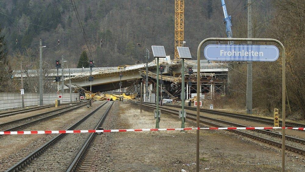 Bilder vom Brückeneinsturz