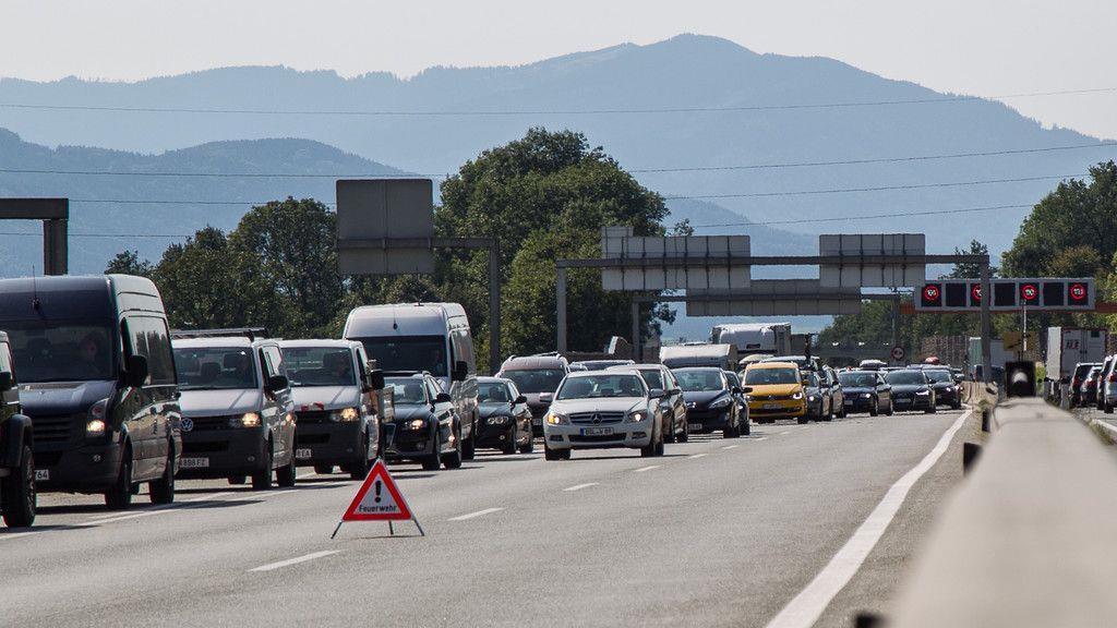 Unfall mit drei Fahrzeugen bei Salzburg-Nord