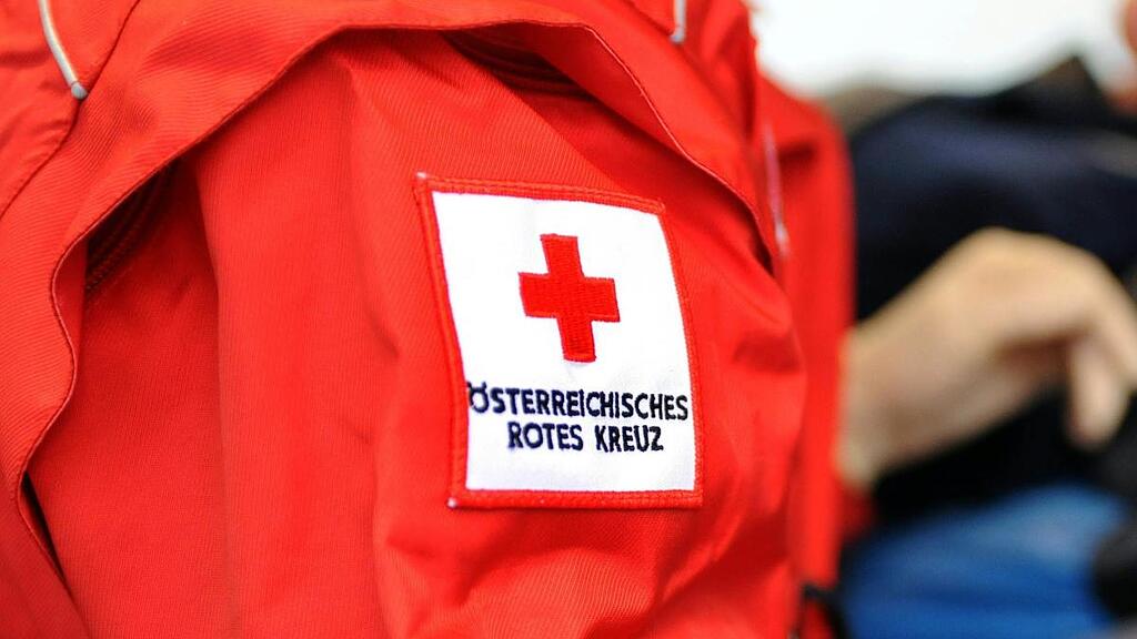 Der Säugling wurde vom Roten Kreuz ins Krankenhaus eingeliefert