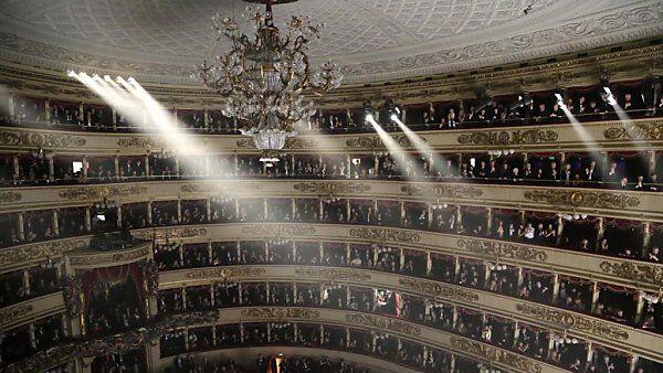 Hauptrollen übernehmen Anna Netrebko, Francesco Meli und Carlos Alvarez