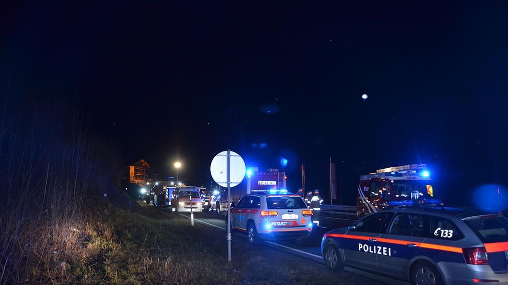 St. Veit: Unfall auf B311 fordert Verletzten