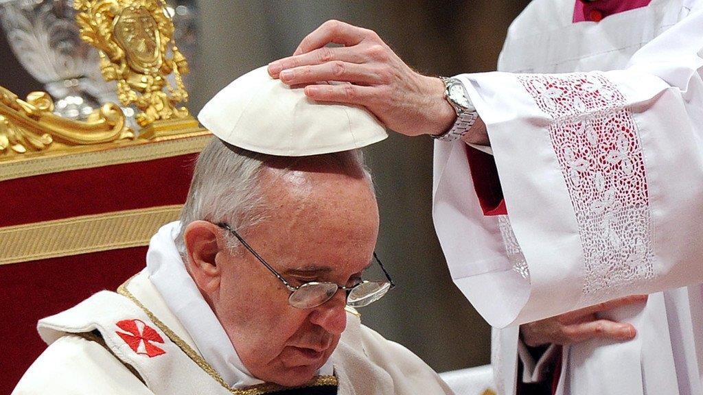 Papst begann Osterfeiern mit Chrisam-Messe