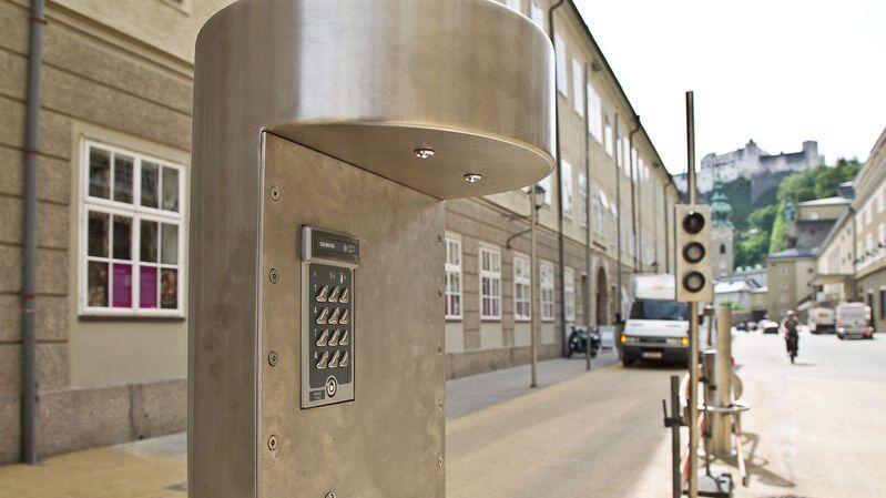 Die neuen Poller wurden in der Hofstallgasse montiert.